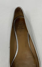 Load image into Gallery viewer, Authentic Tory Burch Womens Benton 55128 Silver-Tone Ballet Flats Sz 9.5 Damaged