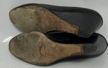 Load image into Gallery viewer, Authentic Tory Burch Womens Raleigh Black Wedge Pump Heels Size 8M Damaged