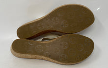 Load image into Gallery viewer, Authentic Tory Burch Womens White Brown Wedge Thong Sandals Size 6M Damaged