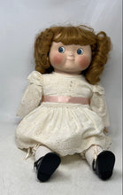 Load image into Gallery viewer, Betty Dolly Dingle Porcelain Musical Doll Limited Edition 696