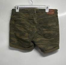Load image into Gallery viewer, Lucky Brand Womens Green Camouflage Regular Fit Cuffed Chino Shorts Size 6/28