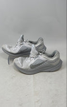 Load image into Gallery viewer, Nike Womens Quest 5 DD9291-100 White Silver Low Top Lace-Up Sneakers Shoes Sz 8