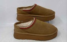 Load image into Gallery viewer, Cushionaire Womens Cream Genuine Suede Sheepskin Slip-On Slippers Size 8.5M