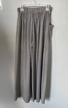 Load image into Gallery viewer, Zara Womens Trafaluc White And Black Striped Wide-Leg Paperbag Pants Size S