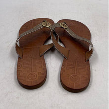 Load image into Gallery viewer, Authentic Tory Burch Womens Thora Gold-Tone Leather Thong Sandals Size 9 M