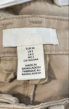 Load image into Gallery viewer, H&M Womens Khaki Pleated Front Pockets Straight Leg Cargo Pants Size 2