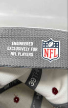 Load image into Gallery viewer, New Era Mens White Red 39Thirty Washington Redskins NFL Snapback Cap Sz M W/Tag