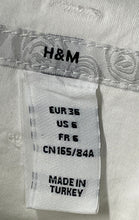 Load image into Gallery viewer, H&M Womens White Flat Front Regular Fit Short Mini Skirt Size 6