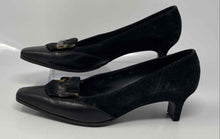 Load image into Gallery viewer, Authentic Salvatore Ferragamo Womens Black Leather Pump Heels Size 7B Damaged