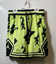 Load image into Gallery viewer, Jordan Mens Green Black Printed Breakfast Club Basketball Athletic Shorts Size M