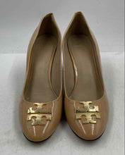 Load image into Gallery viewer, Authentic Tory Burch Womens Beige Leather Block Pump Heels Size 9.5 Stained