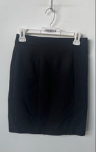 Load image into Gallery viewer, H&M Womens Black Flat Front Back Slit Straight & Pencil Skirt Size 6
