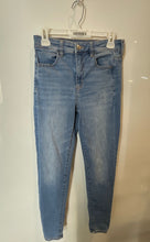 Load image into Gallery viewer, American Eagle Outfitters Womens Light Blue Pockets Denim Skinny Jeans Size 8