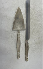 Load image into Gallery viewer, Wallace Silversmiths Collectible Knife And Spatula Stainless Steel Set