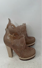 Load image into Gallery viewer, Melissa X Alexandre Herchcovitch Womens Cream Block Heel Ankle Bootie Size 9