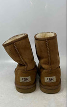 Load image into Gallery viewer, UGG Girls Classic 5251K Brown Suede Round Toe Pull-On Snow Boots Size 5