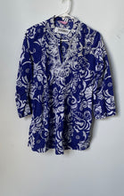 Load image into Gallery viewer, Lilly Pulitzer Womens Blue Floral Embroidered Split Neck Tunic Blouse Top Sz XS