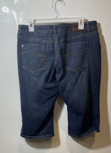 Load image into Gallery viewer, DKNY Jeans Womens Blue Stretch Pockets Denim Capri Jeans Pants Size 12