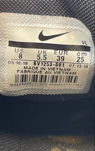Load image into Gallery viewer, Nike Womens Zoom Winflo 5 BV1253-001 Black Gold Lace-Up Sneaker Shoes Size 8