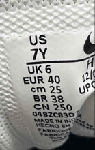 Load image into Gallery viewer, Nike Kids Team Hustle D 12 White Black Lace-Up Basketball Shoes Size 7Y