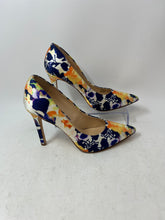 Load image into Gallery viewer, Vince Camuto Womens Kain Multicolor Floral Pointed Toe Pump Heels Size 10 M