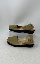 Load image into Gallery viewer, Pons Womens Green Beige Leather Peep Toe Ankle Strap Sandals Size 7