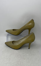 Load image into Gallery viewer, Michael Kors Womens Dorothy Flex Green Leather Pointed Toe Pump Heels Size 11M