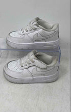 Load image into Gallery viewer, Nike Kids Force 1 Low EasyOn FN0236 White Hook & Loop Sneaker Shoes Size 7C