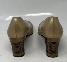 Load image into Gallery viewer, Authentic Salvatore Ferragamo Womens Gold-Tone Leather Pump Heels Size 6.5 B