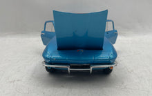 Load image into Gallery viewer, Maisto Blue 1965 Chevrolet Corvette Scale 1:18 Die-Cast Collector Model Car