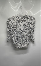 Load image into Gallery viewer, Express Womens Black White Animal Print Bubble Sleeve Cropped Blouse Top Size XS