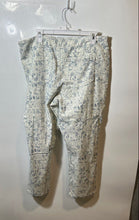 Load image into Gallery viewer, Mario Serrani Womens White Blue Floral Stretch Skinny Leg Capri Pants Size XL