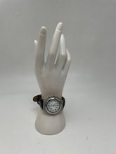 Load image into Gallery viewer, On-Time Men's Silver Tone Watch. Weight 28g