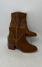 Load image into Gallery viewer, UGG Womens Annie 1095061 Brown Leather Round Toe Block Heel Ankle Booties Size 8