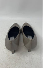 Load image into Gallery viewer, Bandolino Womens Gray Leather Pointed Toe Slip-On Pump Heels Size 8.5W