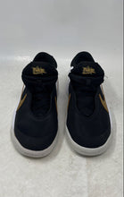 Load image into Gallery viewer, Nike Boys Team Hustle D10 CW6735-002 Black White Gold Sneakers Shoes Size 4Y