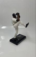 Load image into Gallery viewer, Match-Up Dontrelle Willis Florida Marlins Collectible Baseball Figurine