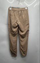 Load image into Gallery viewer, Banana Republic Womens Brown Pleated Front Tapered Leg Cargo Pants Size XXS