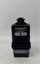 Load image into Gallery viewer, Yashica CS-220 Auto Black Full Automatic Quick Charge Camera Flash Not Tested