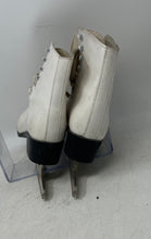 Load image into Gallery viewer, CCM Womens Pirouette White Faux Leather Lace-Up Figure Ice Skates Size 8