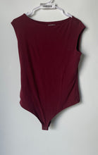 Load image into Gallery viewer, Banana Republic Womens Wine Sleeveless Collarless Bodysuit Blouse Top Size M