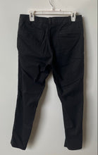 Load image into Gallery viewer, Lululemon Mens Black Flat Front Slash Pockets Straight Leg Trouser Pants Size 30