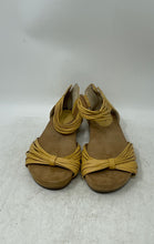Load image into Gallery viewer, Giani Bernini Womens Beige Yellow Open Toe Strappy Sandals Size 5.5M