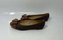Load image into Gallery viewer, Michael Kors Womens Brown Monogram Bow Cap Toe Slip-On Casual Ballet Flats Sz 6