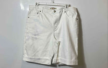 Load image into Gallery viewer, Red Star Womens White Denim Cuffed 5-Pocket Design Chino Shorts Size 14/32