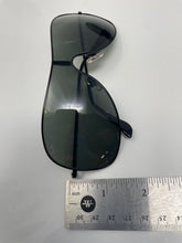 Load image into Gallery viewer, Ray-Ban Women's Black Sunglasses With Case.