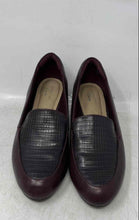 Load image into Gallery viewer, Clarks Womens Mallory Pearl Burgundy Round Toe Wedge Heel Slip-On Loafers Sz 7 W