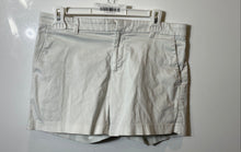 Load image into Gallery viewer, Banana Republic Womens The Avalon White Flat Front Chino Shorts Size 4