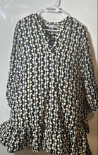 Load image into Gallery viewer, Zara Womens Black White Geometric Long Sleeve V-Neck Shift Dress Size XS