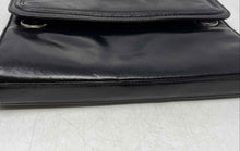Load image into Gallery viewer, Cuero Vaca Womens Black Inner Pockets Flap Shoulder Purse